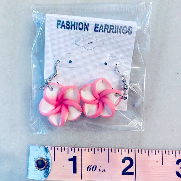 Pink earrings Plumeria earrings.🌸 - Picture 3 of 5